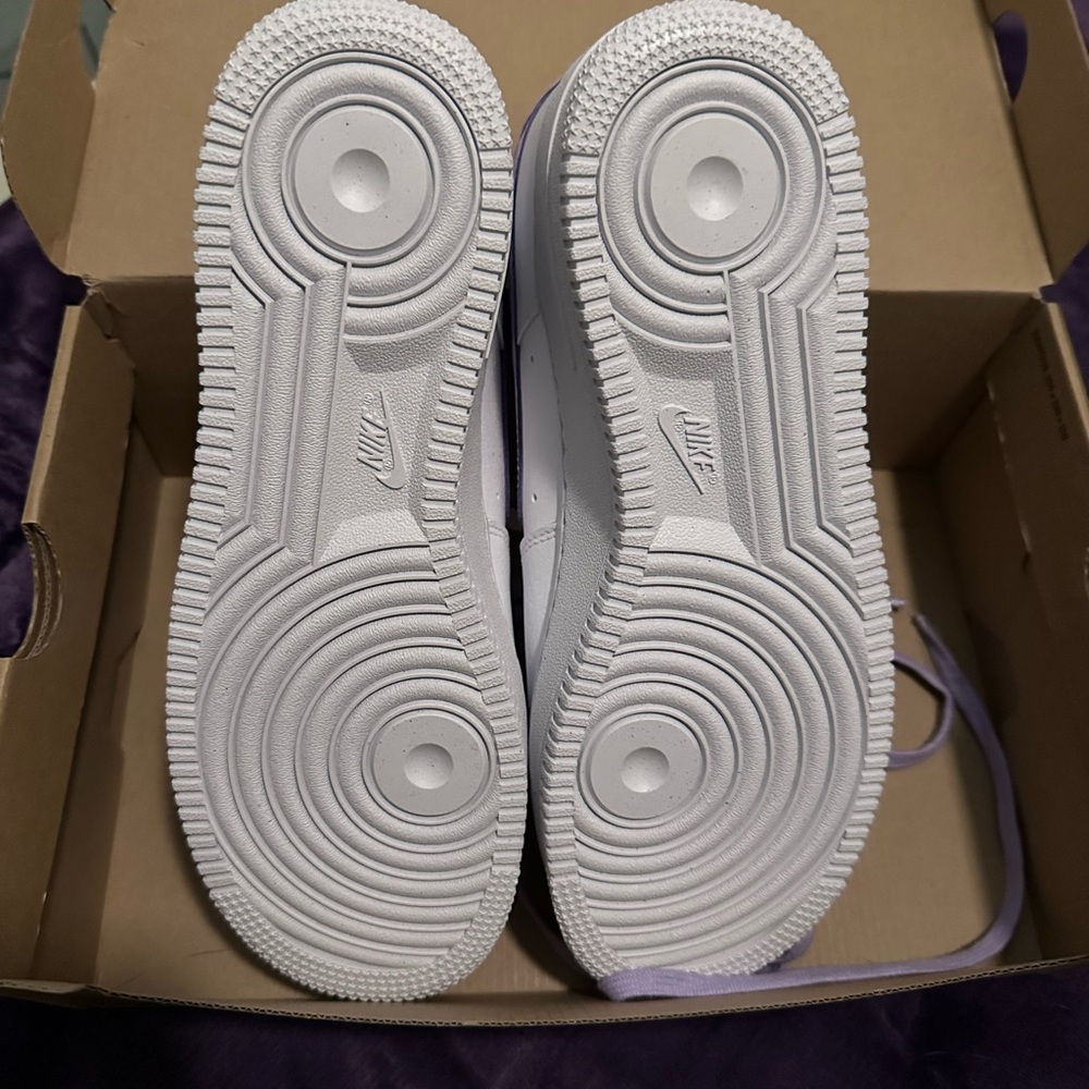 NIB Nike AF1 ‘07 White with lavender - Picture 3 of 5